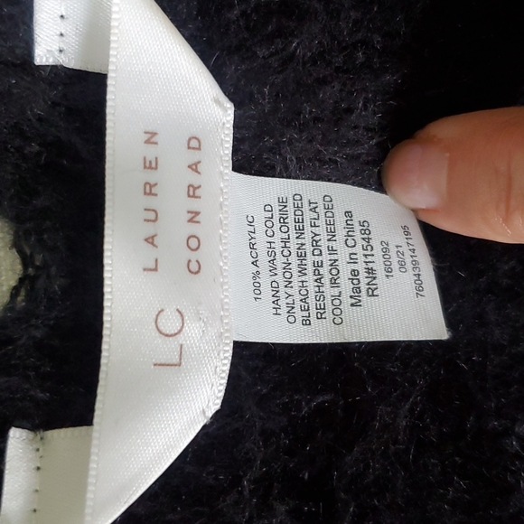 Lauren Conrad fringe blanket shawl - Picture 5 of 8